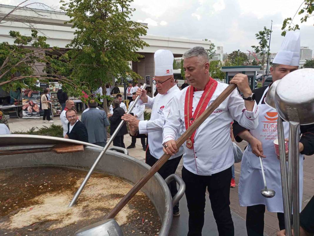 Ankara’nın yerel ürünleriyle dev kazanda “100. Yıl Aşı” hazırlandı 1