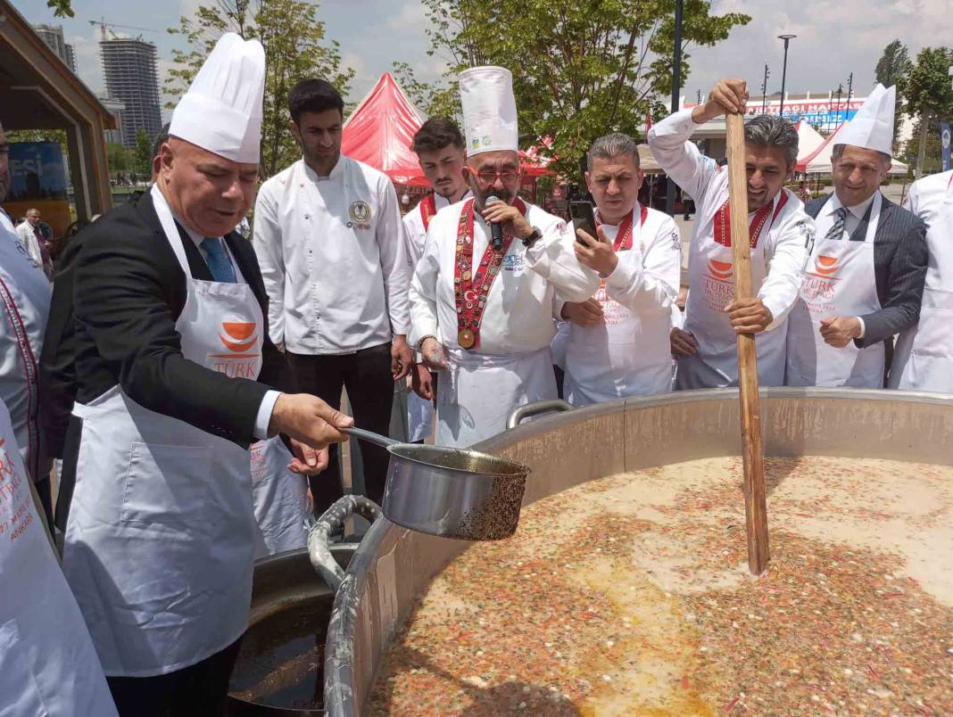 Ankara’nın yerel ürünleriyle dev kazanda “100. Yıl Aşı” hazırlandı 7