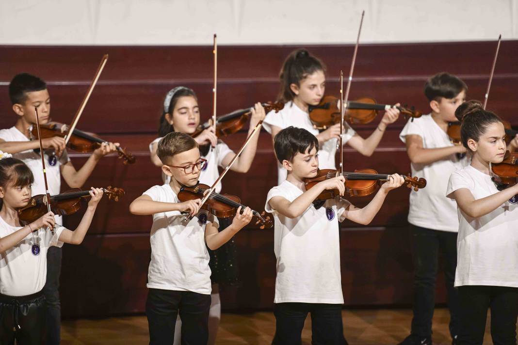 Ankara Büyükşehirin ‘Her Çocuğa Sanat’ Projesinde ilk orkestra konseri 10