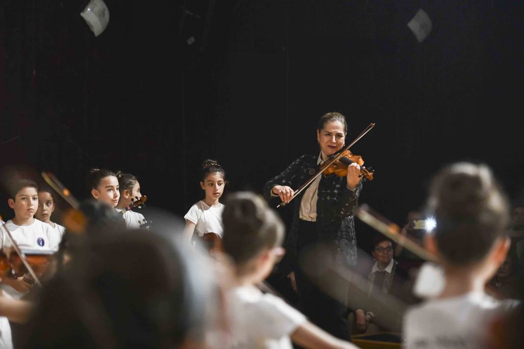 Ankara Büyükşehirin ‘Her Çocuğa Sanat’ Projesinde ilk orkestra konseri 9