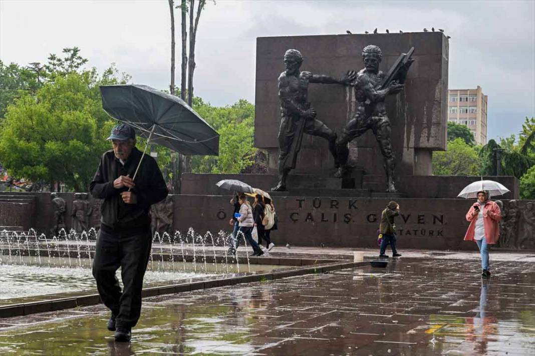 Başkent Ankara'da sağanak hayatı olumsuz etkiledi 2