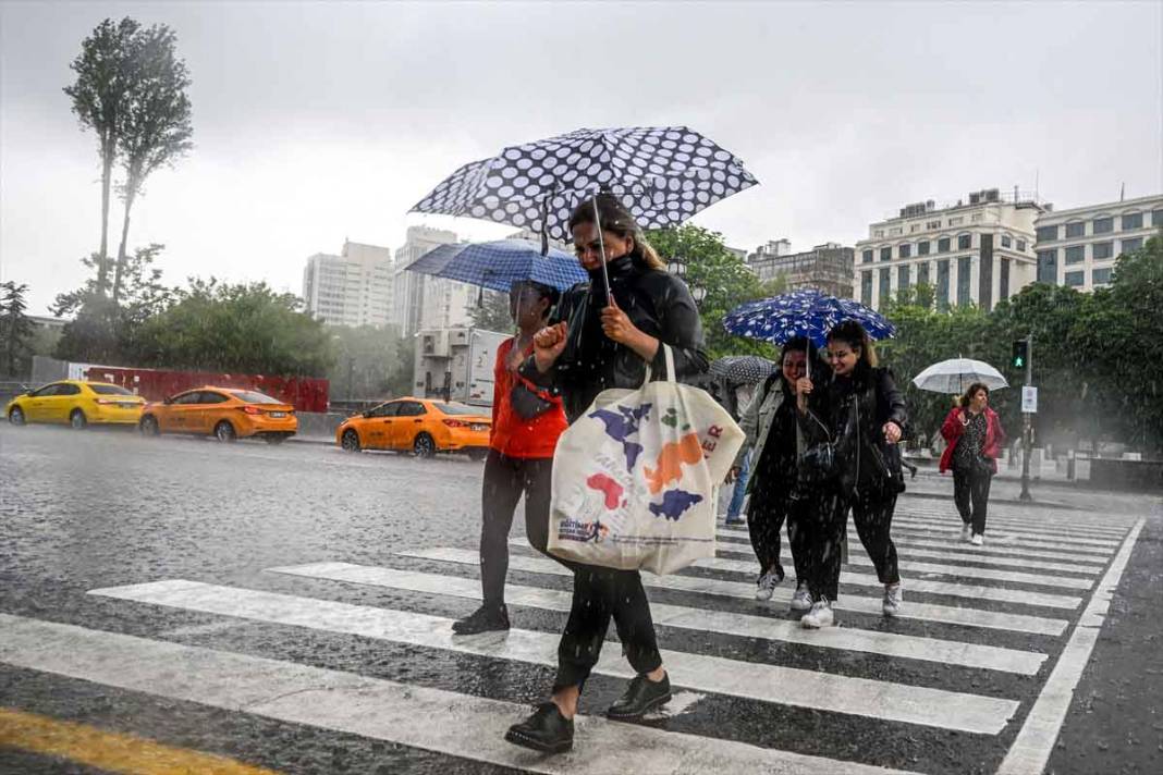 Başkent Ankara'da sağanak hayatı olumsuz etkiledi 3