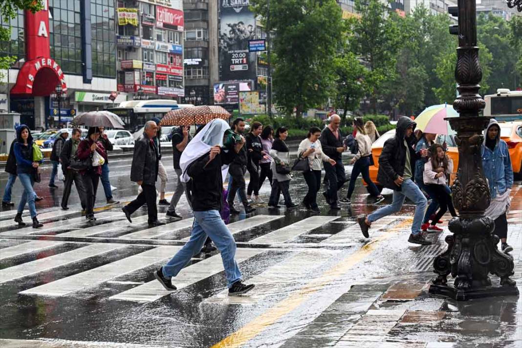 Başkent Ankara'da sağanak hayatı olumsuz etkiledi 7