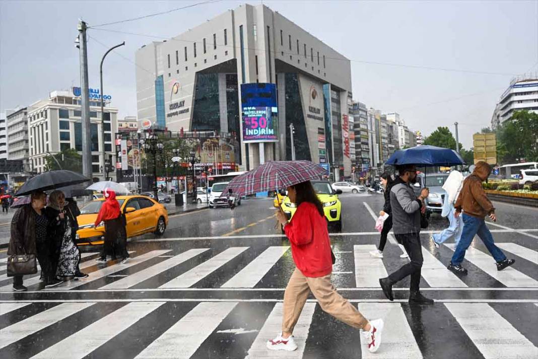 Başkent Ankara'da sağanak hayatı olumsuz etkiledi 8