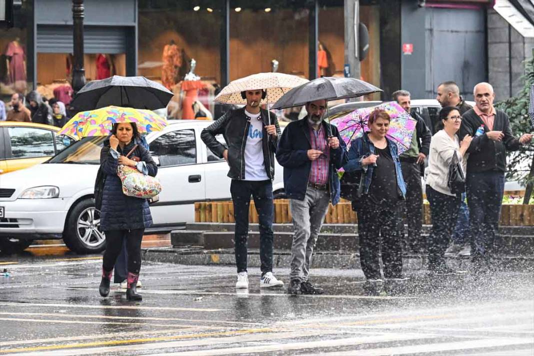 Başkent Ankara'da sağanak hayatı olumsuz etkiledi 9