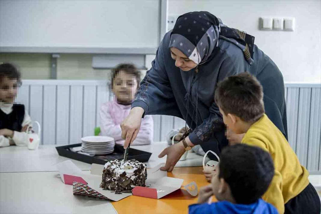 Ankara'da Yetim ve Öksüzler İçin El Ele Derneğince yetim çocuklara ücretsiz pasta 25