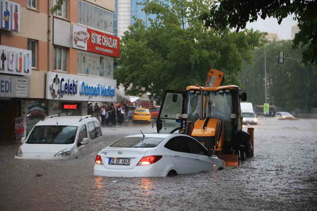 Ankara'da yoğun sağanak sonrası sel görüntüleri 10