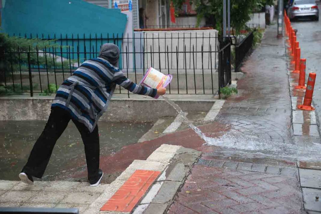 Ankara'da yoğun sağanak sonrası sel görüntüleri 13