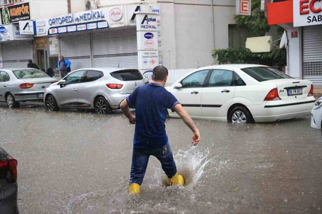 Ankara'da yoğun sağanak sonrası sel görüntüleri 18