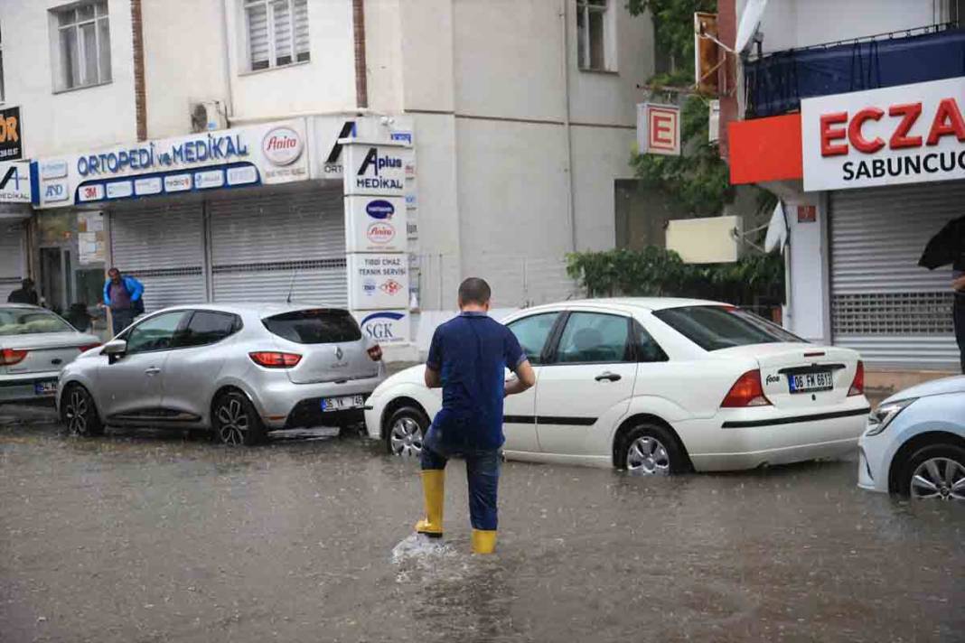 Ankara'da yoğun sağanak sonrası sel görüntüleri 19