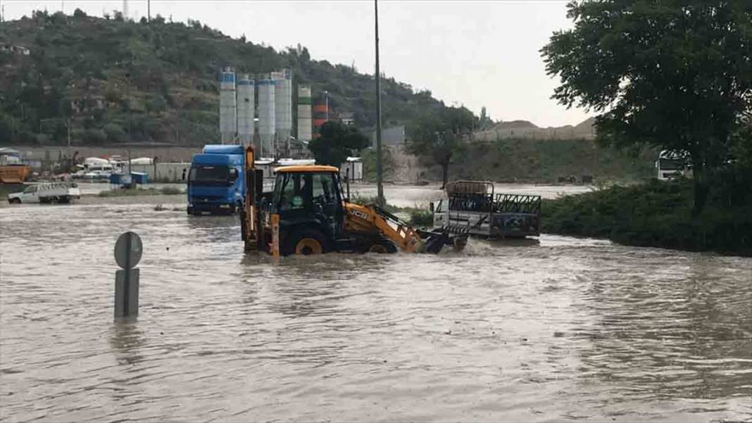 Ankara'da yoğun sağanak sonrası sel görüntüleri 2