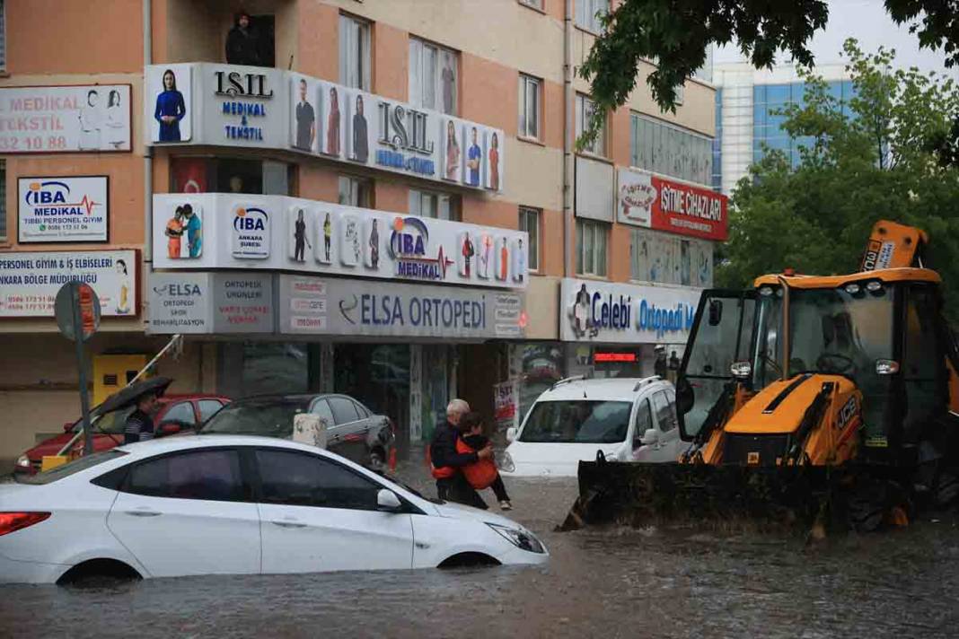 Ankara'da yoğun sağanak sonrası sel görüntüleri 22