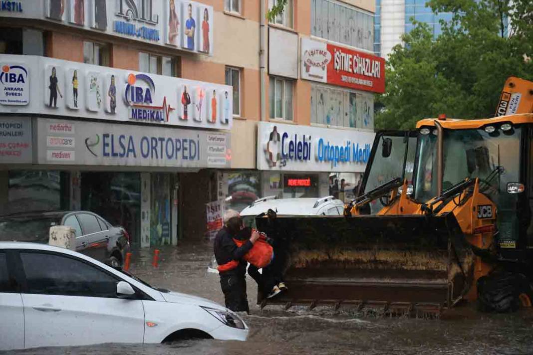 Ankara'da yoğun sağanak sonrası sel görüntüleri 23