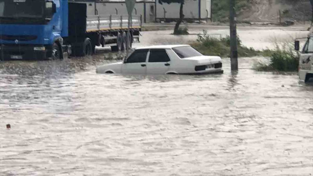 Ankara'da yoğun sağanak sonrası sel görüntüleri 3