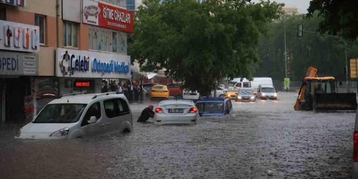 Ankara'da yoğun sağanak sonrası sel görüntüleri