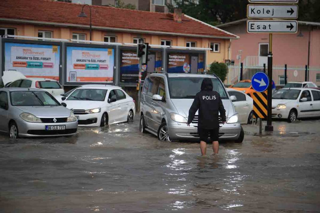 Ankara'da sağanak hayatı felç etti! 13