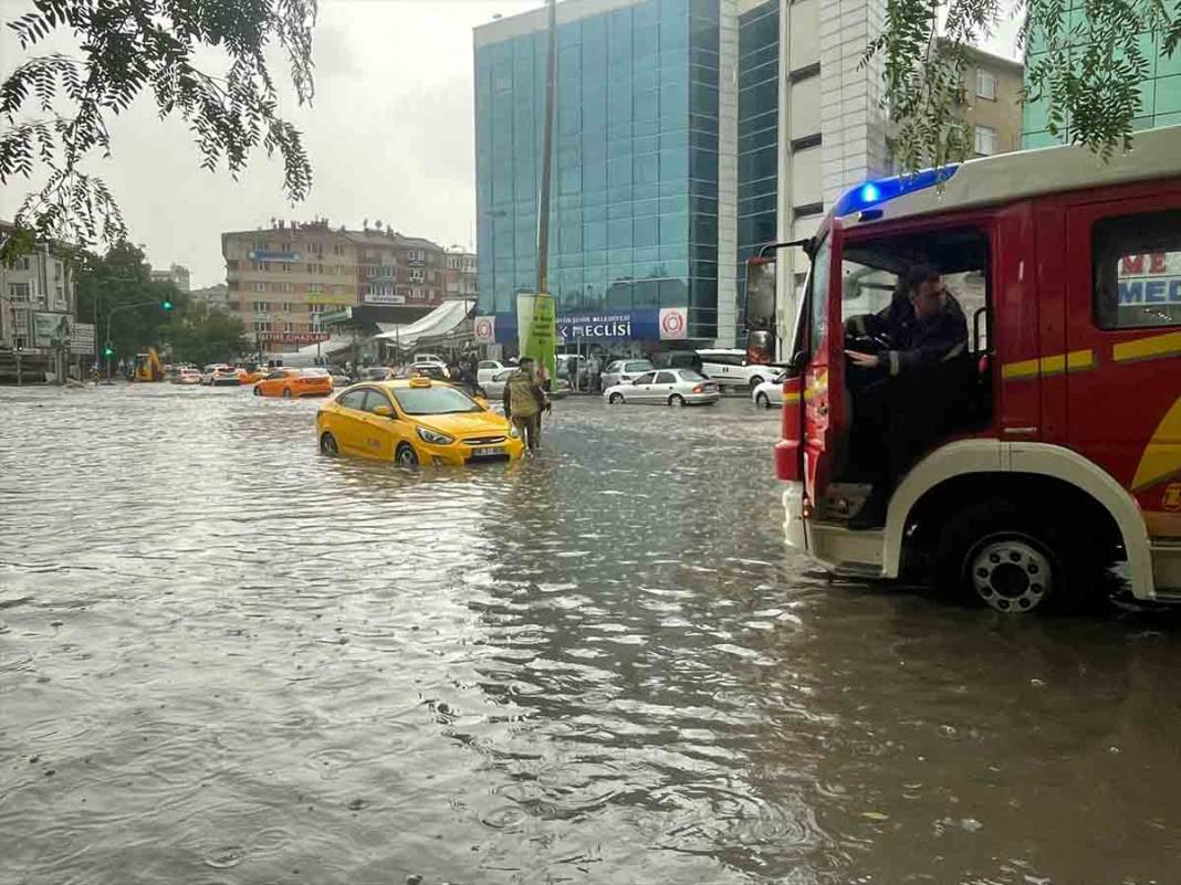 Ankara'da sağanak hayatı felç etti! 3