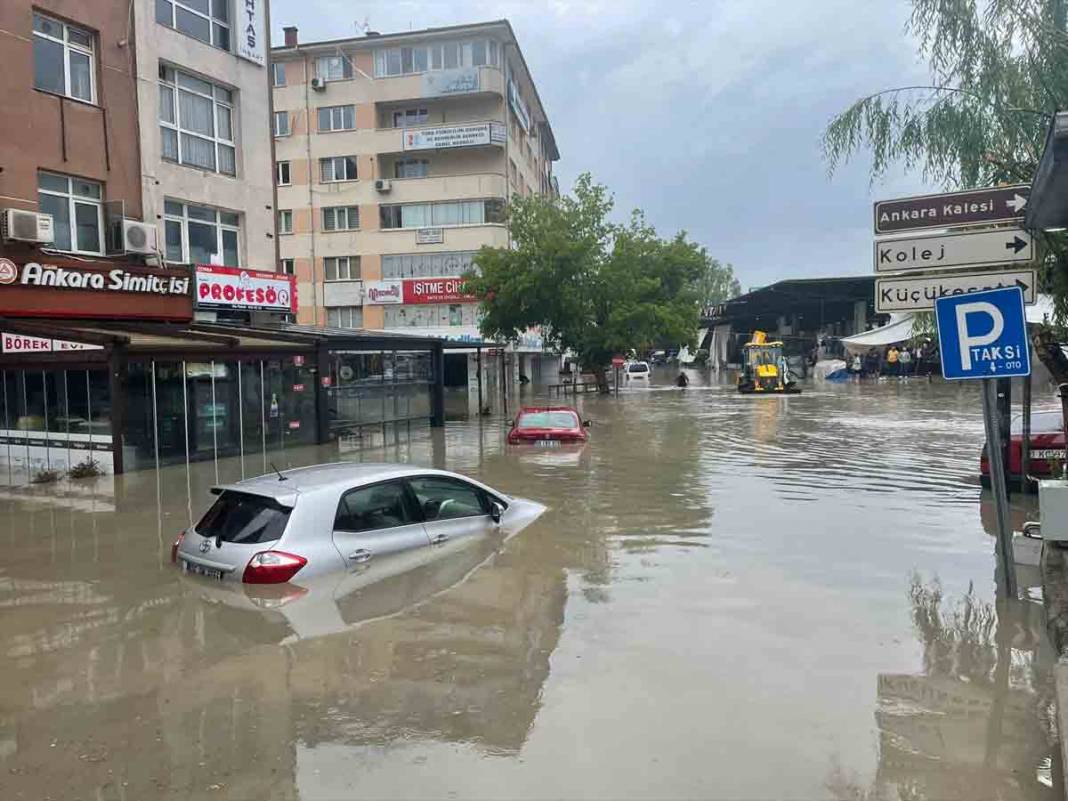 Ankara'da sağanak hayatı felç etti! 4