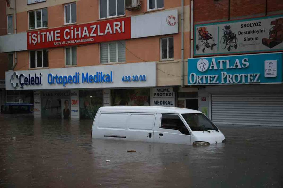 Ankara'da sağanak hayatı felç etti! 8