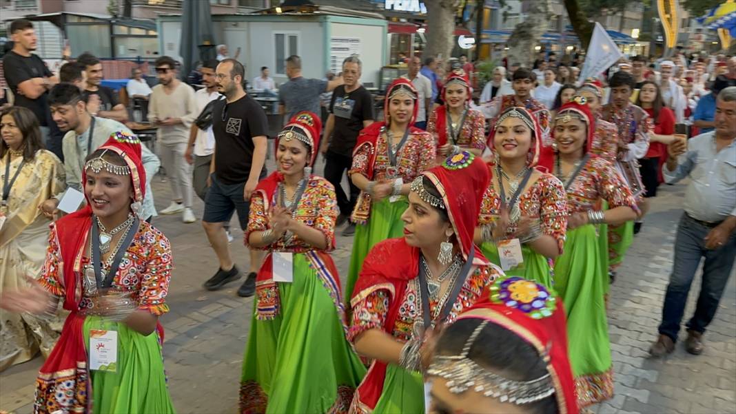 Yalova'da "36. Uluslararası Halk Dansları Festivali" başladı 10