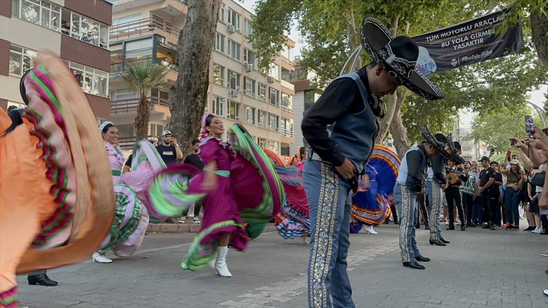 Yalova'da "36. Uluslararası Halk Dansları Festivali" başladı 2