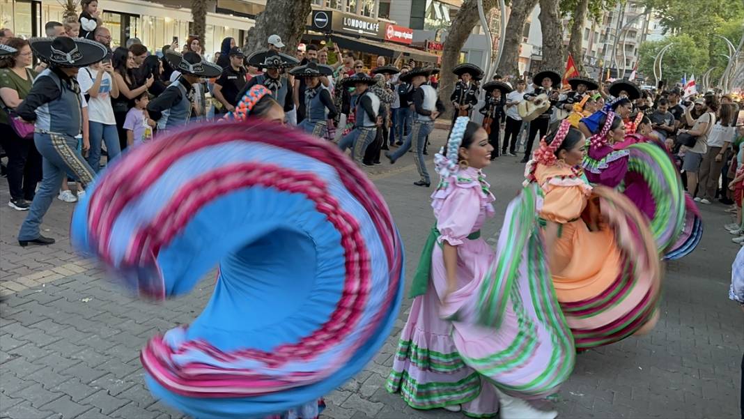 Yalova'da "36. Uluslararası Halk Dansları Festivali" başladı 4