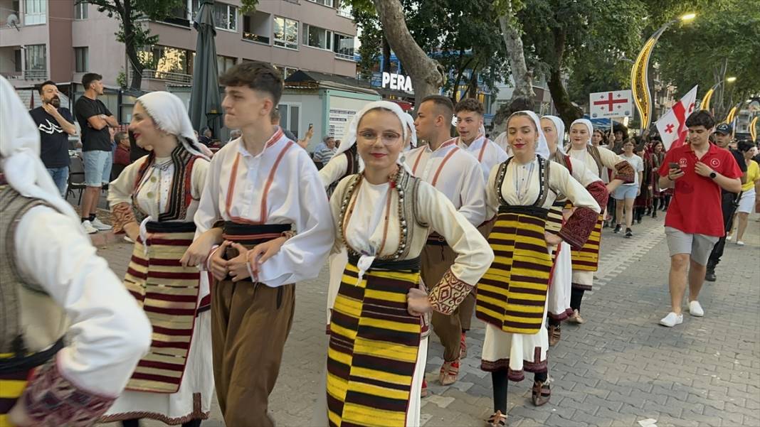 Yalova'da "36. Uluslararası Halk Dansları Festivali" başladı 8