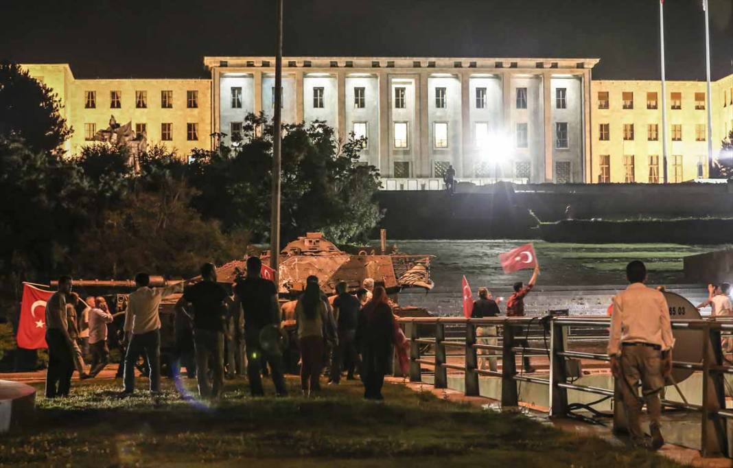 FETÖ'nün darbe girişiminin üzerinden 7 yıl geçti 15