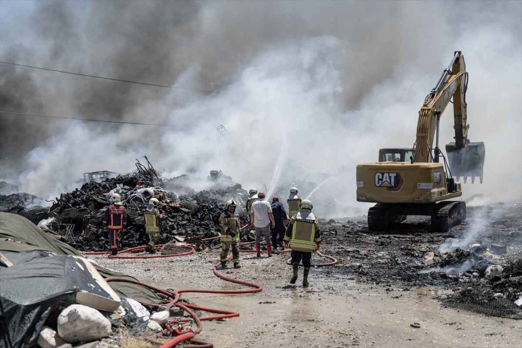 Ankara'da yatak fabrikasında çıkan yangın 10