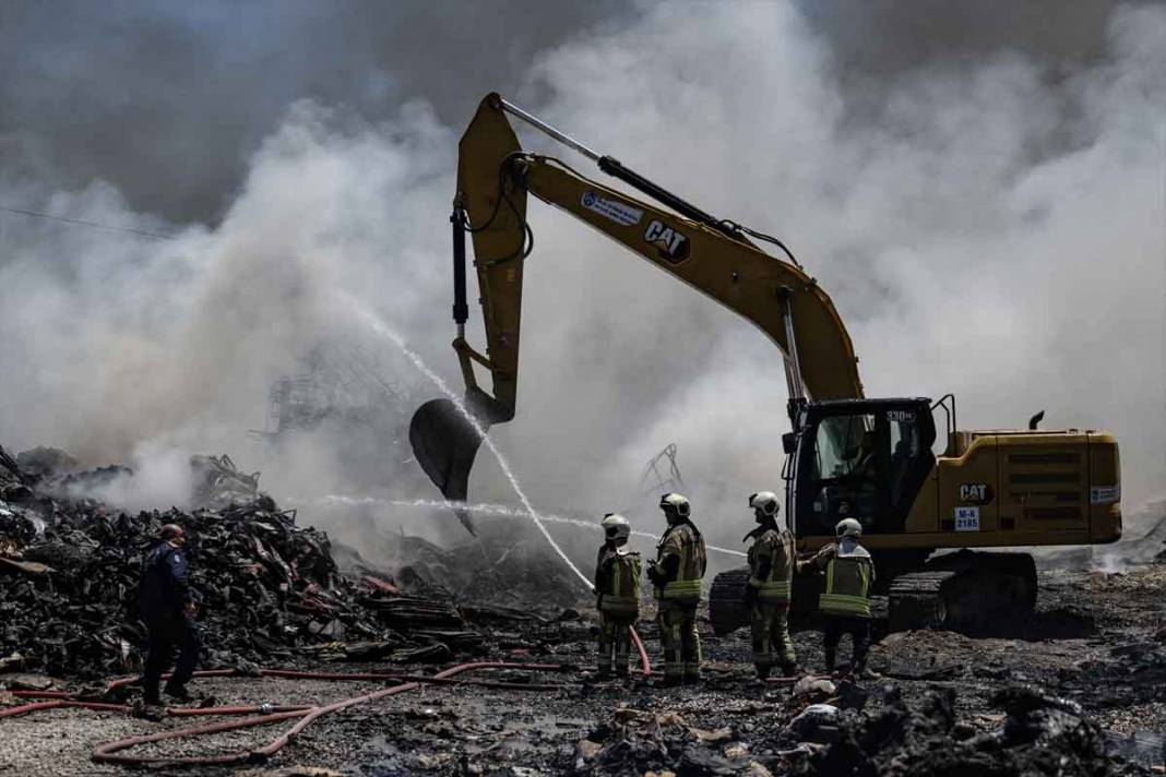 Ankara'da yatak fabrikasında çıkan yangın 19