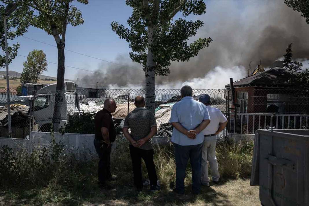 Ankara'da yatak fabrikasında çıkan yangın 20