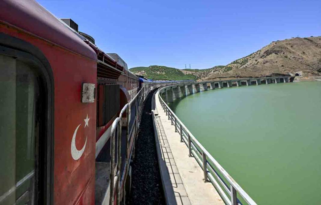 Van Gölü Ekspresi, yolcularına eşsiz manzaralar sunuyor 9