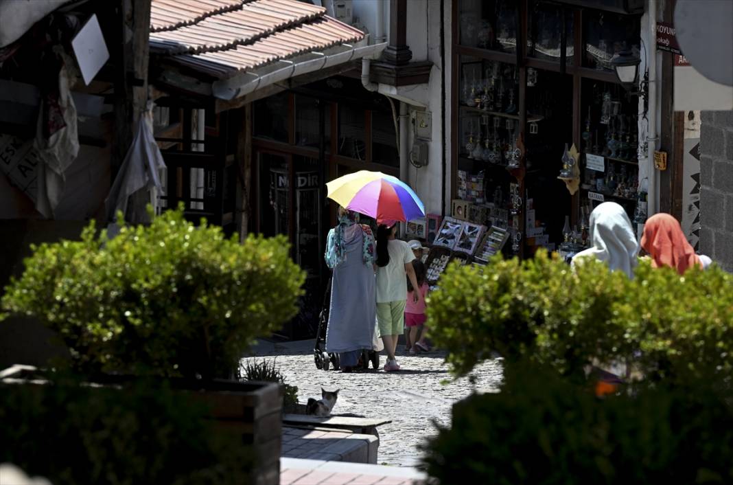 Başkent'te aşırı sıcaklar vatandaşı zorluyor 1