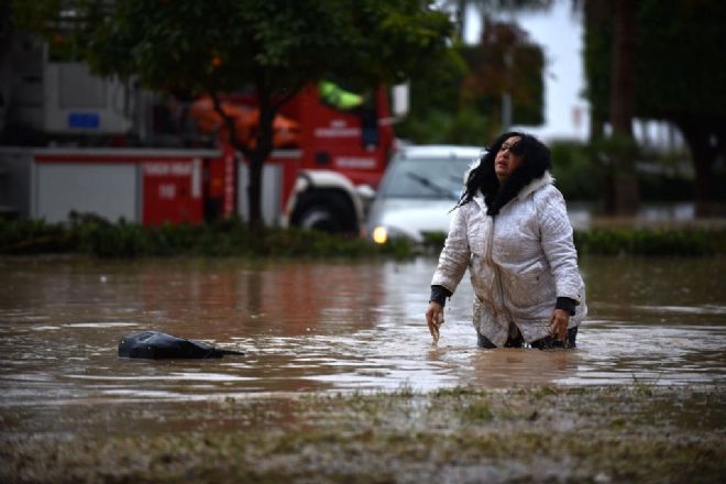 HAYATI FELÇ EDEN SEL FELAKATİNDEN KORKUNÇ MANZARALAR 3