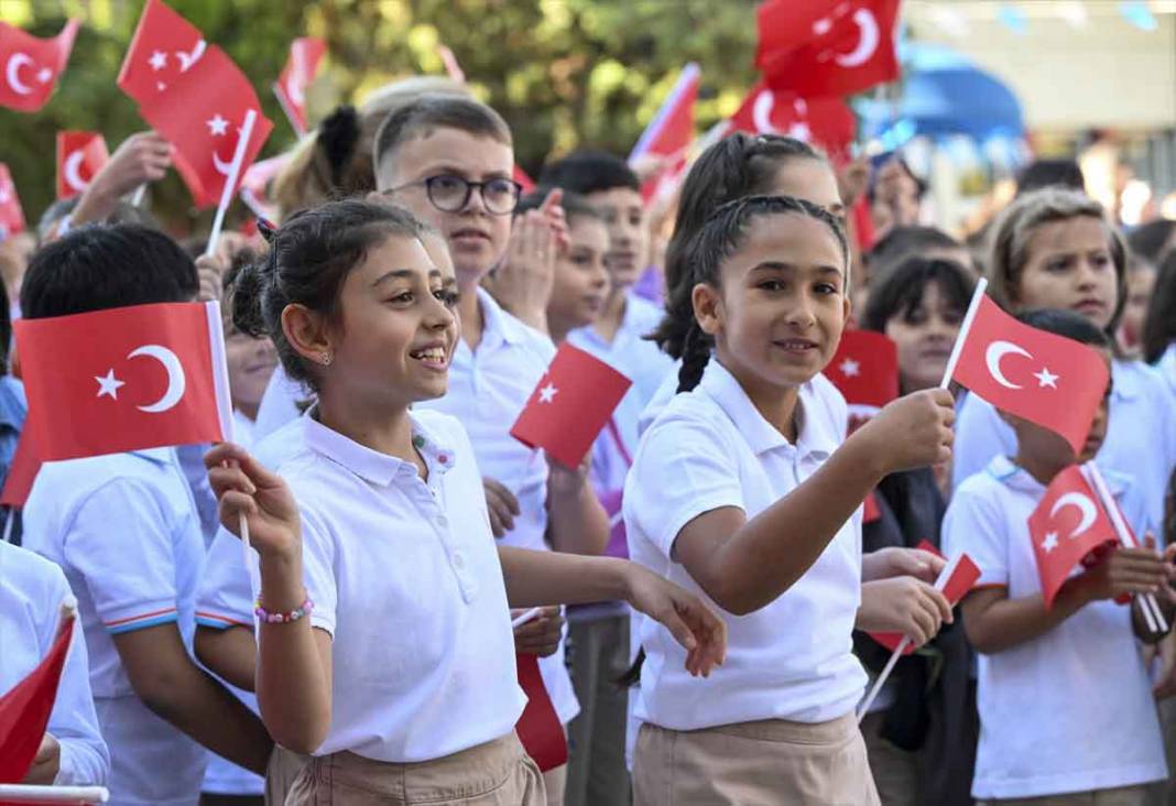 Okullarda ilk ders zili çaldı, milyonlarca öğrenci dersbaşı yaptı 3