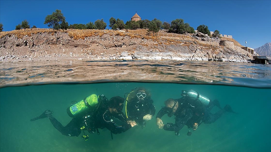 Sinop'ta dalgıçlar deniz dibi temizliği yaptı! Denizden çıkardıklarına inanamayacaksınız!