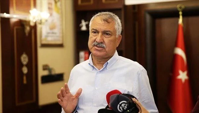 CHP'li  Belediye Başkanı Zeydan Karalar hakkında iddia: Kürsüye çağırdığı partiliyi tokatladı mı?