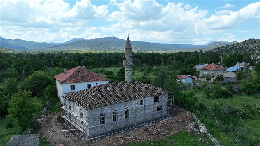 Konya'da  bulunan  Kurucuova Camisi 120 yıldır ayakta