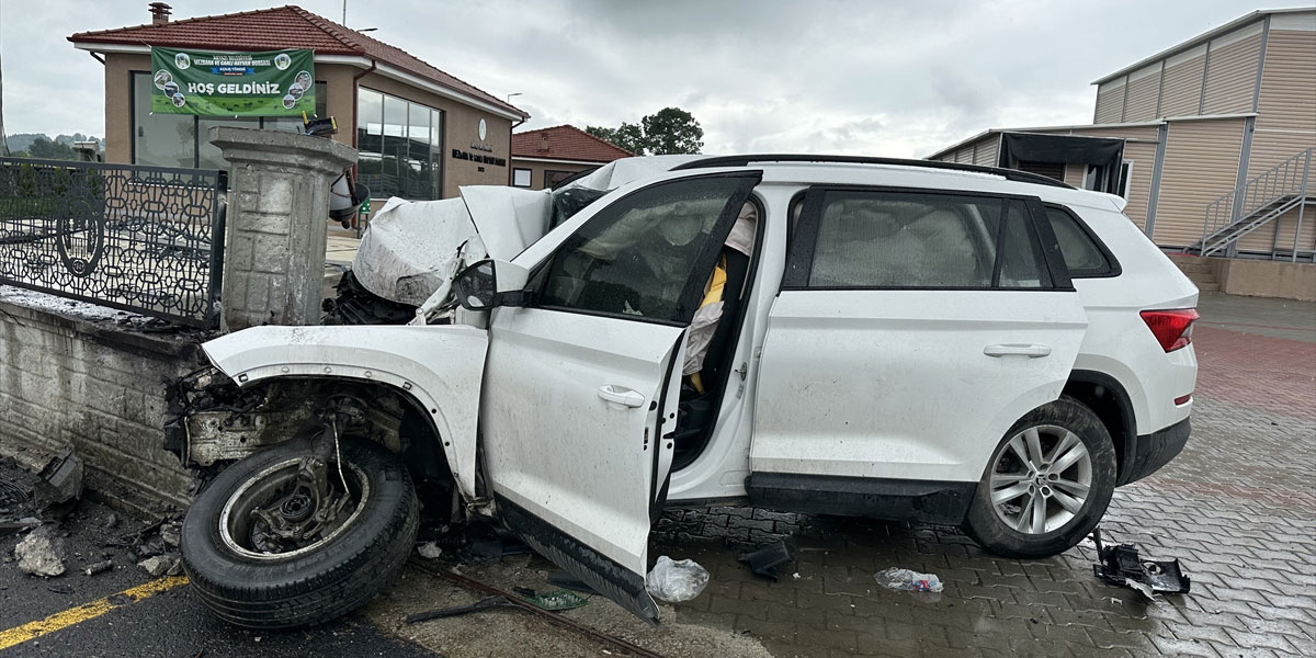 YKS'ye yetişmek isteyen baba ve kız trafik kazası geçirdi: Baba hayatını kaybetti