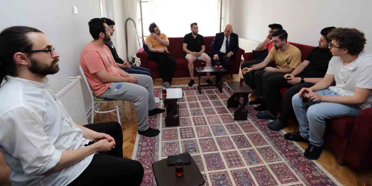Başkan Yaşar, Babalar Günü'nde şehit ailelerini ziyaret etti