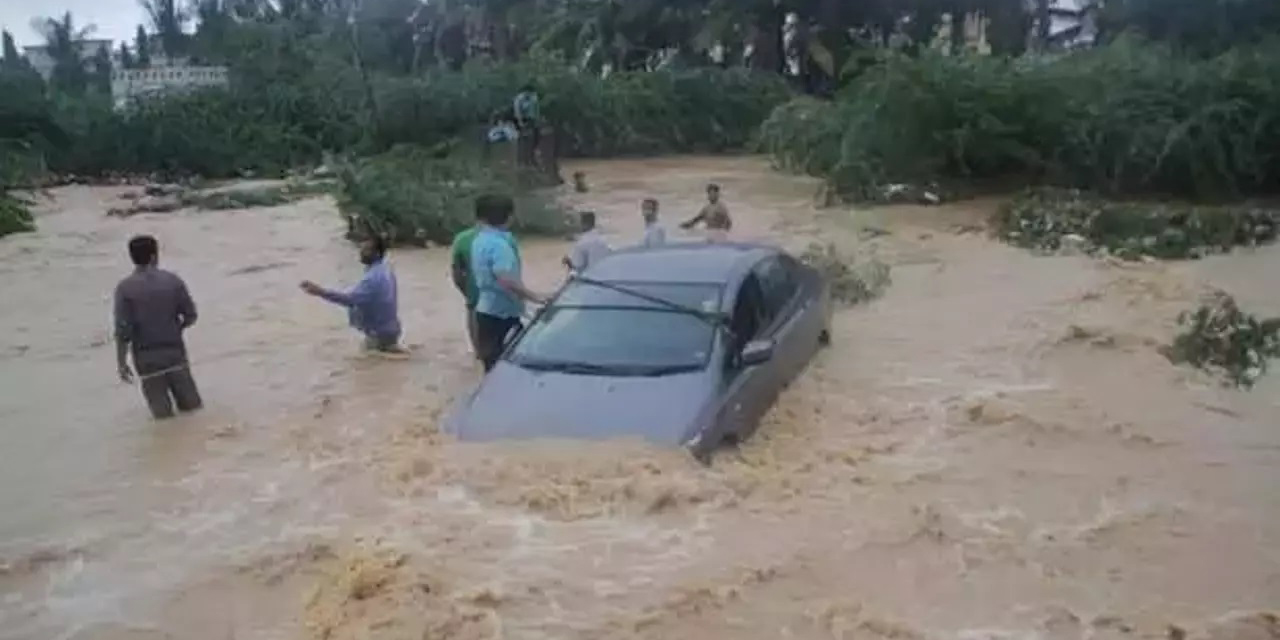 Pakistan’daki yağışlar hayatı olumsuz etkiledi