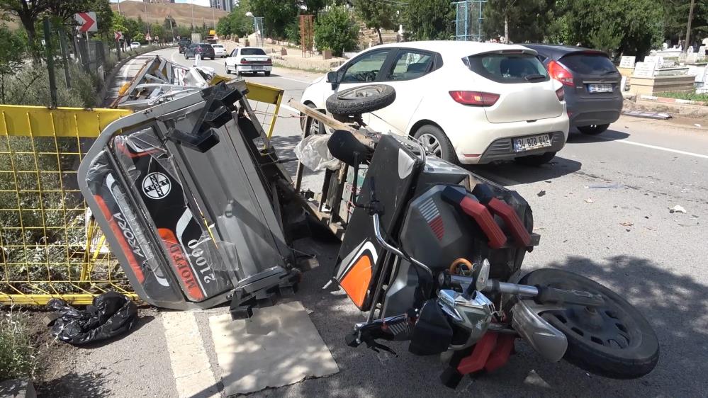 Kırıkkale-Ankara kara yolunda feci kaza! Otomobil ile elektrikli bisiklet çarpıştı!