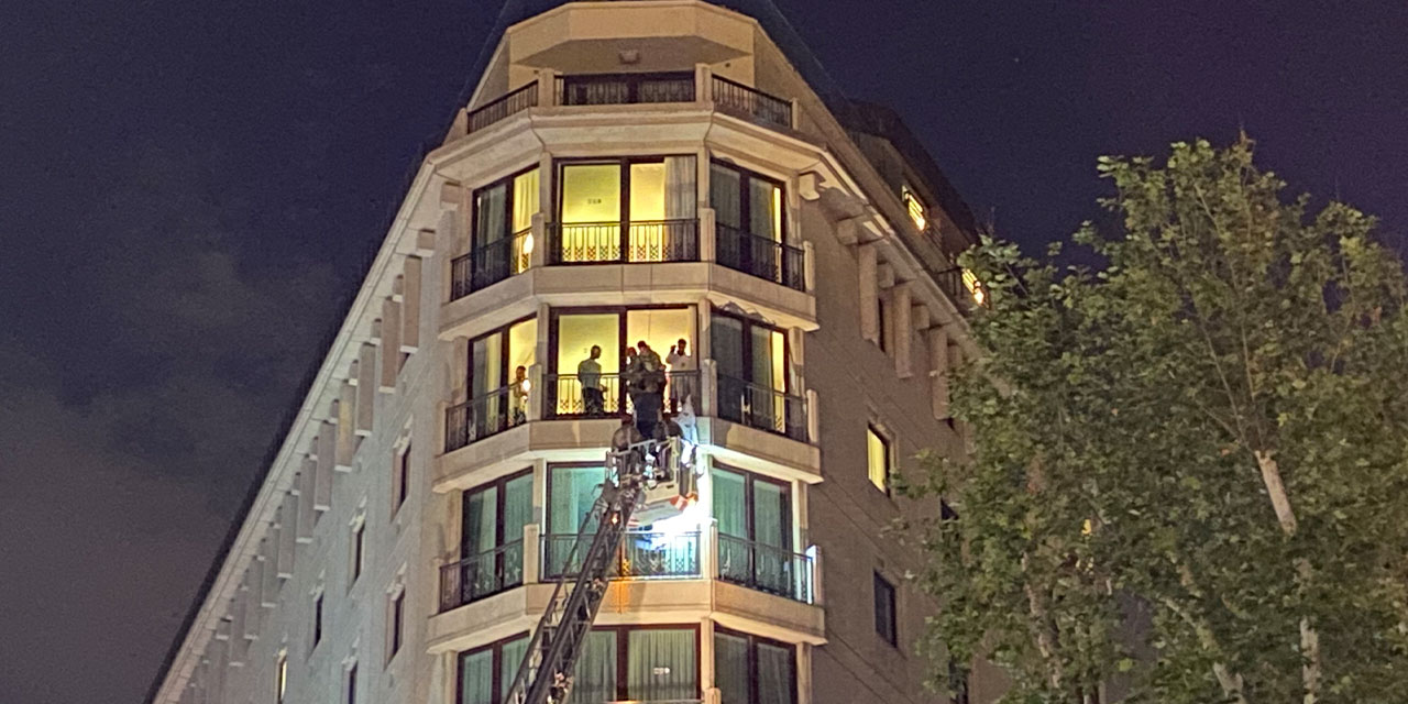 Taksim’de korkunç olay: Otelin demir korkuluklarına bağladığı iple intihar etti