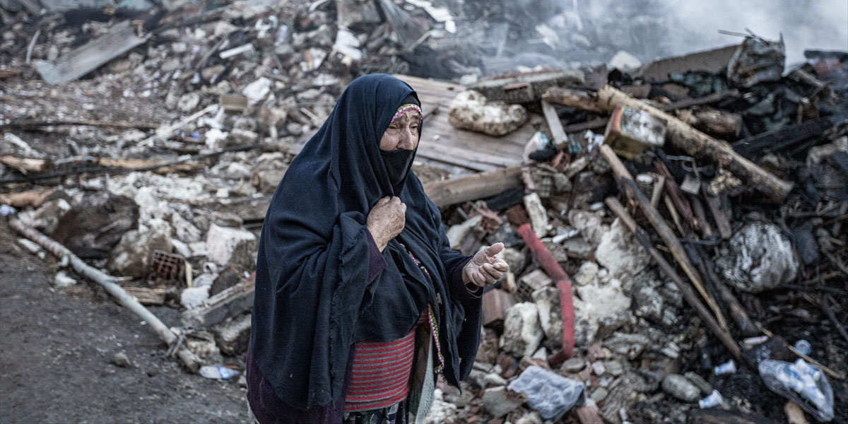 Erzurum'da çıkan yangında 12 ev kullanılamaz hale geldi: AFAD çadır kurdu