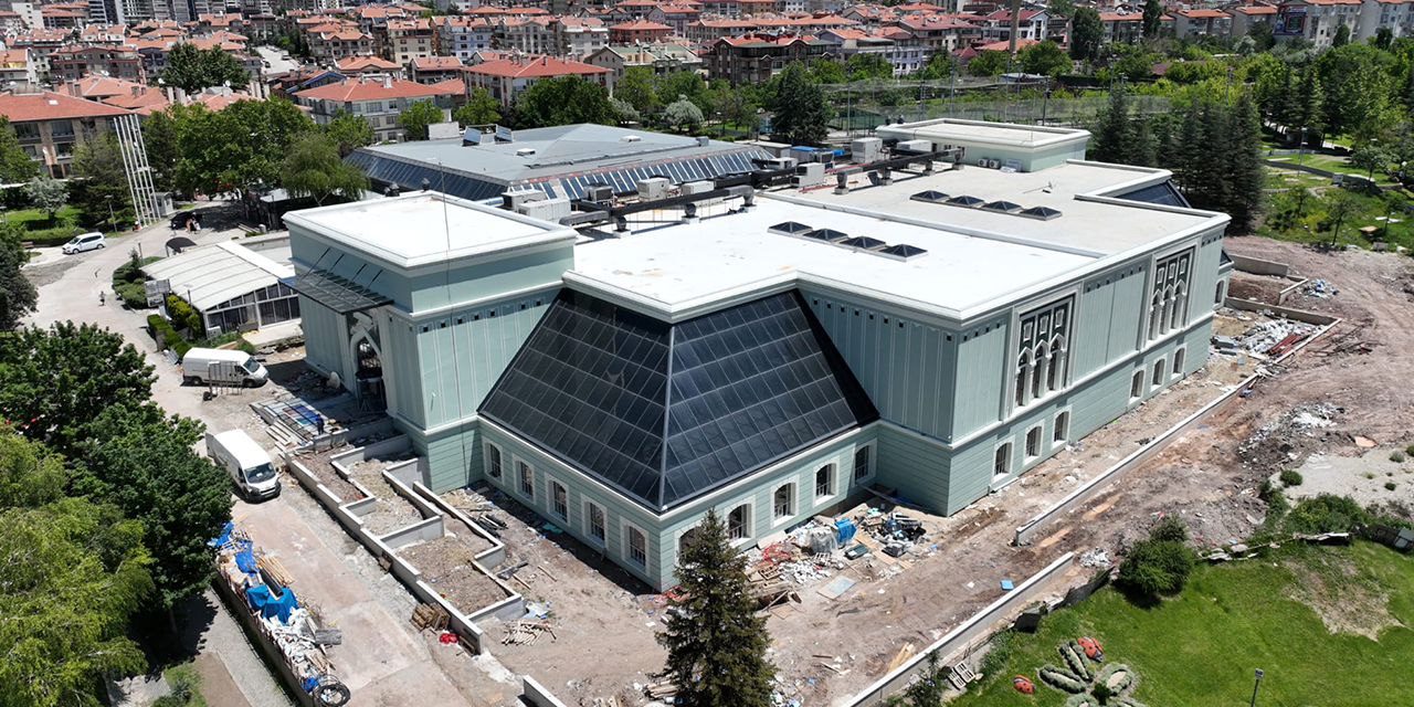 Ankara Büyükşehir Altınpark Yüzme Havuzu’nu yeniliyor