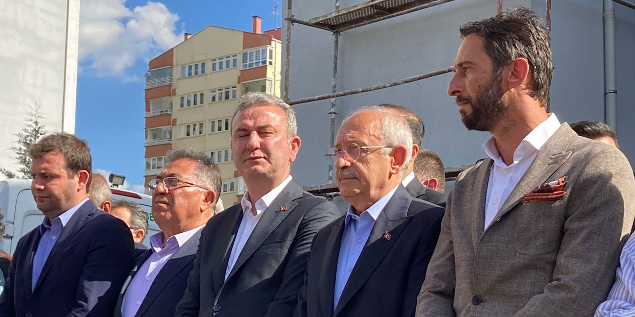 Kemal  Kılıçdaroğlu, dayısının cenaze törenine katıldı
