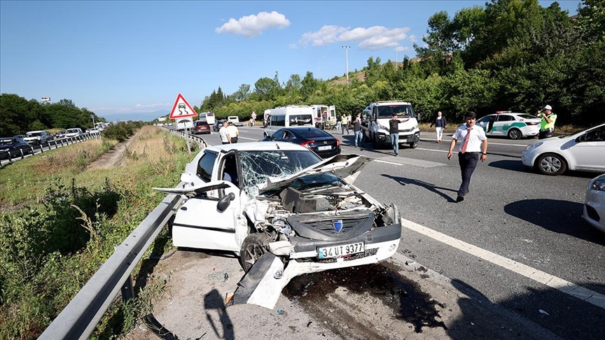 Otobanda zincirleme kaza! Çok sayıda yaralı var!