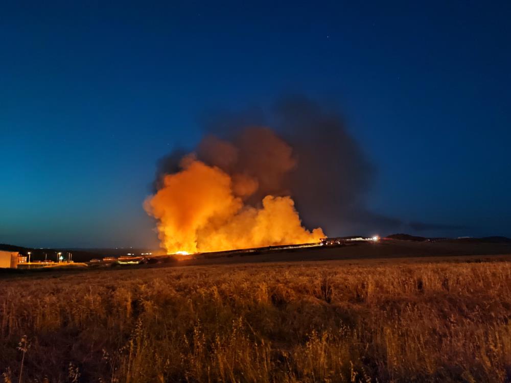 Edirne'de buğday tarlasında yangın çıktı!  Tarla cayır cayır yandı!