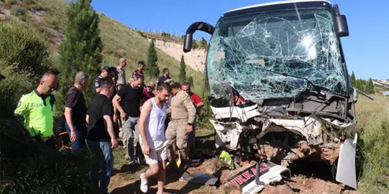 Eskişehir’de korkutan kaza: Yolcu otobüsü boş araziye uçtu