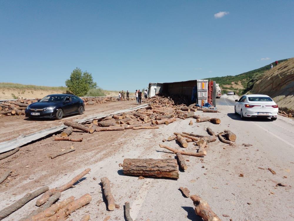 Sivas'ta korkunç kaza! Kamyonet devrildi: 1 ölü